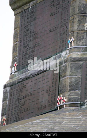 Aberystwyth Ceredigion/UK 13. November 2019: hölzerne Kreuze auf dem Aberystwyth Kriegerdenkmal auf Schloss. Stockfoto