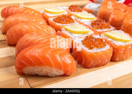 Sushi und Lachs roll, Philadelphia. Close-up. Stockfoto