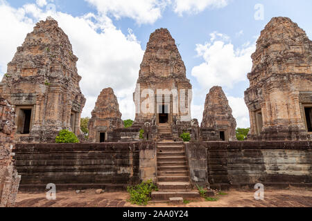 Osten Baray Tempel in der Regenzeit. Dies ist einer der grösseren Tempeln mit netten Elefanten Statuen in Siem Reap, Kambodscha. Regenzeit sorgt für schöne Co Stockfoto