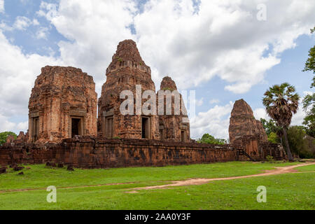 Osten Baray Tempel in der Regenzeit. Dies ist einer der grösseren Tempeln mit netten Elefanten Statuen in Siem Reap, Kambodscha. Regenzeit sorgt für schöne Co Stockfoto