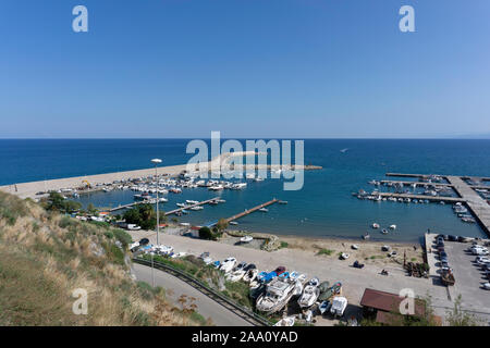 Die Yacht Marina und Hafen in Cefalú, Sizilien, Italien. Stockfoto