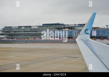 ORLY, Frankreich-16 Nov 2019 - Blick auf die blauen und weißen Winglet eines Airbus A321 neo Flugzeug auf dem französischen Business Class nur Airline La Compagnie (B Stockfoto