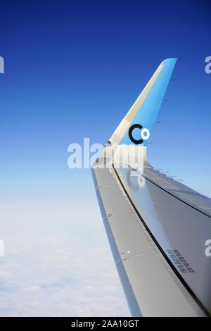 ORLY, Frankreich-16 Nov 2019 - Sky View des Blauen und Weißen winglet eines Airbus A321 neo Flugzeug auf dem französischen Business Class nur Airline La Compagni Stockfoto