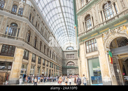 Neapel, Italien - Juli 16: Galleria Umberto I, am 16. Juli 2019. Die Galleria Umberto I ist eine öffentliche Shopping Galerie in Neapel, eine hohe und geräumige cross-sha Stockfoto