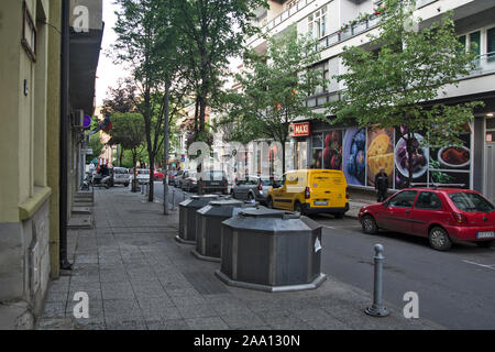 Raska, Serbien, 03.Mai 2019. U-Container in den Straßen der schönen Stadt in Südserbien. Stockfoto