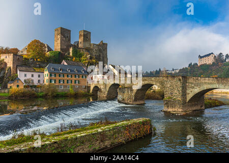 Schloss Runkel oberhalb der Lahn in Runkel, Stadt im Landkreis Limburg-Weilburg in Hessen, Deutschland, Europa Stockfoto