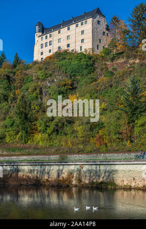 Schloss Schadeck oberhalb der Lahn in der Gemeinde Schadeck von Runkel, Stadt im Landkreis Limburg-Weilburg in Hessen, Deutschland, Europa Stockfoto