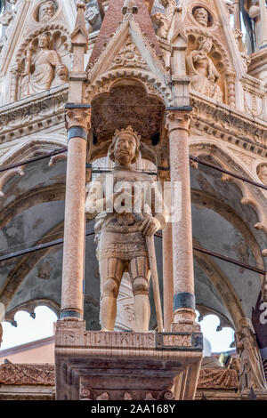 Verona, Italien - 7 August, 2019: Außen Statue von Rromeo der Casa di Romeo, Romeo Haus Stockfoto