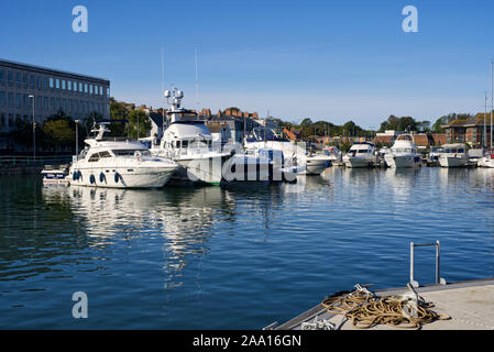 Boote in Weymouth Marina günstig Stockfoto