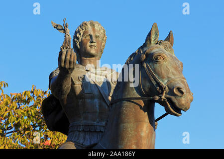 Reiterdenkmal zu Alexander dem Großen (356 v. Chr. - 323 v. Chr.), die die Göttin Nike (Victory) in seine Hand in Pella (Mazedonien), Griechenland Stockfoto