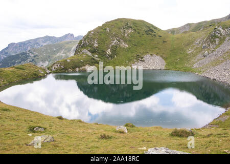 Rila Gebirge, Bulgarien - 08. August 2019: Urdini Seen Zirkus. Blick über vierten See. Stockfoto