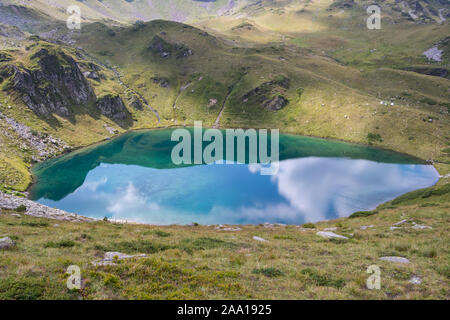 Rila Gebirge, Bulgarien - 08. August 2019: Urdini Seen Zirkus. Blick über fünften See. Stockfoto