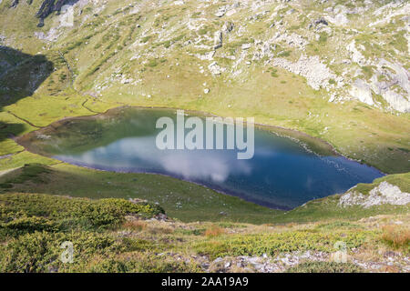 Rila Gebirge, Bulgarien - 08. August 2019: Urdini Seen Zirkus. Blick über den ersten See. Stockfoto