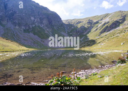 Rila Gebirge, Bulgarien - 08. August 2019: Urdini Seen Zirkus. Blick über den ersten See. Stockfoto