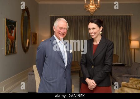 Der Prinz von Wales trifft sich mit dem Premierminister von Neuseeland Jacinda Ardern, Government House in Auckland, am dritten Tag der königlichen Besuch in Neuseeland. Stockfoto