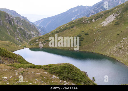 Rila Gebirge, Bulgarien - 08. August 2019: Urdini Seen Zirkus. Blick über fünften See. Stockfoto