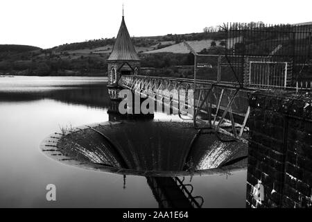 Pontsticill Behälter bell - Mund spillway und Ventil Turm Powys South Wales Stockfoto