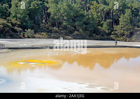 Geothermale Landschaft im Wai-O-Tapu Thermal Wonderland Stockfoto