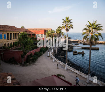 Dakar. 17. Nov, 2019. Foto an November 17, 2019 zeigt einen Hafen der Insel Goree in der Nähe von Dakar, der Hauptstadt Senegals. Insel Goree, die für den Atlantischen Sklavenhandel Geschichte bekannt ist, ist eine beliebte Tour Reiseziele im Senegal. Credit: Louis Denga/Xinhua/Alamy leben Nachrichten Stockfoto