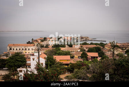 Dakar. 17. Nov, 2019. Foto an November 17, 2019 zeigt eine Ansicht der Insel Goree in der Nähe von Dakar, der Hauptstadt Senegals. Insel Goree, die für den Atlantischen Sklavenhandel Geschichte bekannt ist, ist eine beliebte Tour Reiseziele im Senegal. Credit: Louis Denga/Xinhua/Alamy leben Nachrichten Stockfoto