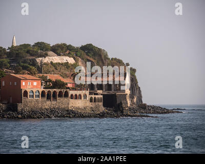 Dakar. 17. Nov, 2019. Foto an November 17, 2019 zeigt eine Ansicht der Insel Goree in der Nähe von Dakar, der Hauptstadt Senegals. Insel Goree, die für den Atlantischen Sklavenhandel Geschichte bekannt ist, ist eine beliebte Tour Reiseziele im Senegal. Credit: Louis Denga/Xinhua/Alamy leben Nachrichten Stockfoto