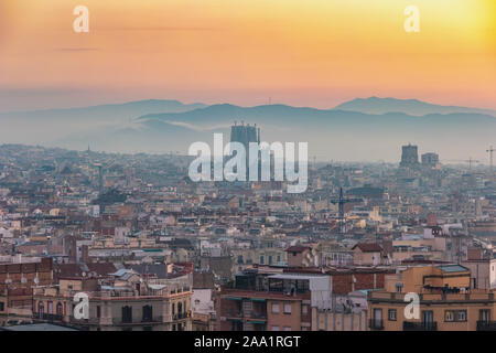 Barcelona Spanien, Luftaufnahme sunrise city Skyline im City Center Stockfoto