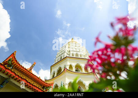 (Selektive Fokus) einen atemberaubenden Blick auf die Kek Lok Si Pagode des Kek Lok Si Tempel Komplex in Penang, Malaysia. Stockfoto