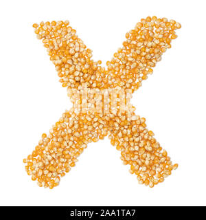 Buchstabe X der englischen Alphabet von von Gelb trockenem Mais auf einem weißen Hintergrund isoliert. Essen Muster aus Mais. Helle Alphabet für Geschäfte. ce Stockfoto