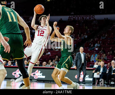 Norman, Oklahoma, USA. Nov, 2019 18. Oklahoma Sooners guard Austin Reaves (12) Geht mit der Schaufel für ein layup während des Spiels am Montag, den 18. November 2019 an der Lloyd Noble Center in Norman, Oklahoma. Credit: Nicholas Rutledge/ZUMA Draht/Alamy leben Nachrichten Stockfoto