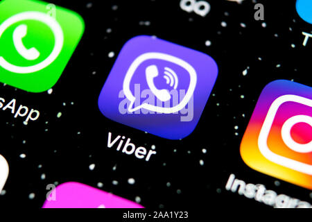 Sankt-Petersburg, Russland, 3. Februar 2019: viber Symbol auf Apple iPhone X Bildschirm des Smartphones. Viber App Symbol. Social media Symbol. So Stockfoto
