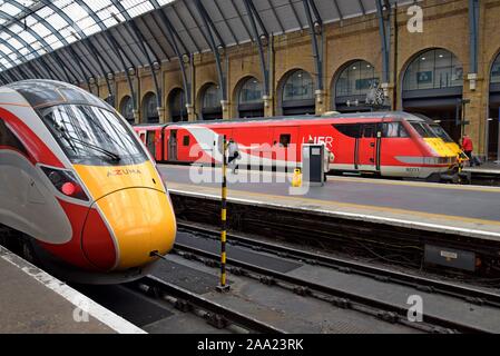 Die neue LNER Azuma Zug am Bahnhof Kings Cross London gesehen Stockfoto