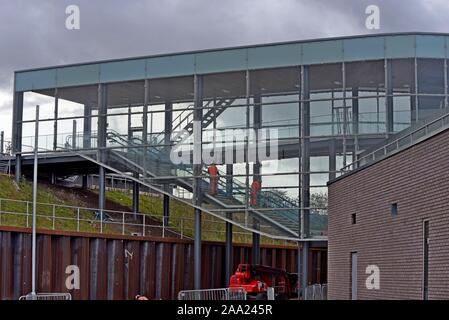 Bauarbeiten im Gange über Worcester Parkway Station. Die neue Station wird ein wichtiger Link für GWR & Cross Country Services bieten. 9/10/19. Stockfoto