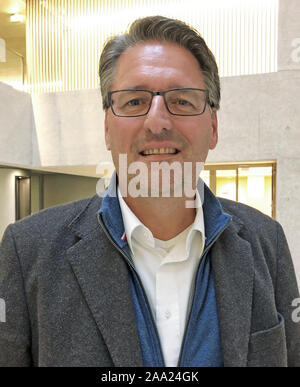 Stuttgart, Deutschland. Nov, 2019 18. Uwe Stahlmann, Leiter der Staatlichen Informationen Amt für Sport im Innenministerium Baden-Württemberg. (Zu dpa' Baden-Württemberg spart jeder fünfte Polizist im Fußball") Credit: Maximilian Haupt/dpa/Alamy leben Nachrichten Stockfoto