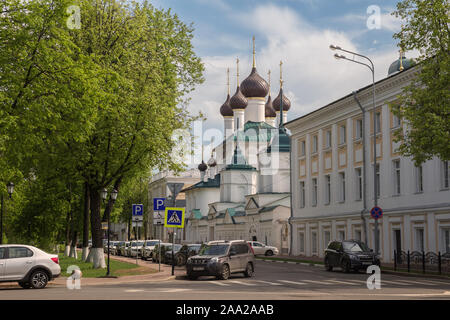 Jaroslawl, Russland - 13. MAI 2019: Cyrill und Athanasius Kloster in Jaroslawl im Sommer sonnigen Tag. Kirche des Erlösers von der wundertätigen Bild. Gol Stockfoto