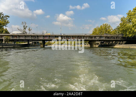 Kura, Tiflis Stadt Blick von Bootsfahrt auf dem Kura, Oktober 21, 2019, Tiflis, Georgien Stockfoto