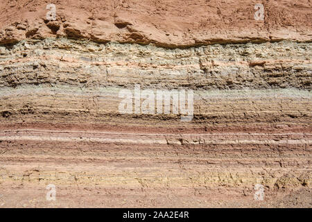 Bunte geologische Landschaft von La Yesera in der Quebrada de las Conchas, Cafayate, Argentinien Stockfoto