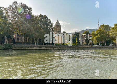 Kura, Tiflis Stadt Blick von Bootsfahrt auf dem Kura, Oktober 21, 2019, Tiflis, Georgien Stockfoto