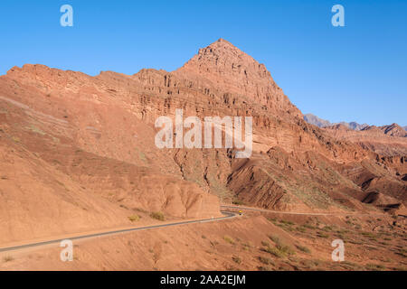 Route 68 (Ruta Nacional 68) durch die Quebrada de las Conchas Landschaft, Cafayate, Argentinien Stockfoto