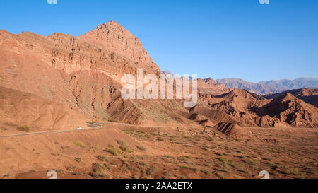 Route 68 (Ruta Nacional 68) durch die Quebrada de las Conchas Landschaft, Cafayate, Argentinien Stockfoto