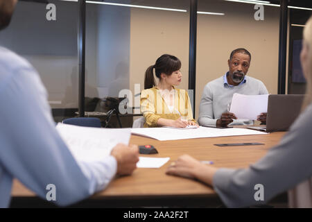 Business-Profis bei der Arbeit Stockfoto