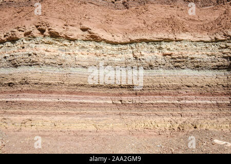 Bunte geologische Landschaft von La Yesera in der Quebrada de las Conchas, Cafayate, Argentinien Stockfoto