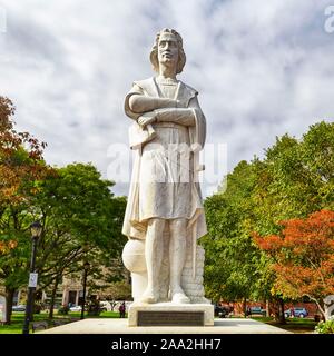 Denkmal von Christoph Kolumbus, weiße Marmorstatue, North End, Boston, Massachusetts, New England, USA Stockfoto