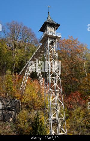 Historische Personenaufzug, Bad Schandau, Sächsische Schweiz, Sachsen, Deutschland Stockfoto