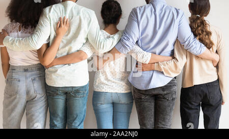 Multirassischen junge Unternehmen Personal kuscheln. teamwork Konzept. Stockfoto