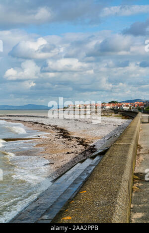 Suchen von Penrhyn Bay Rhos on Sea, Colwyn Bay, zu wenig Ormes Head, Strand, Nord Wales, Großbritannien Stockfoto