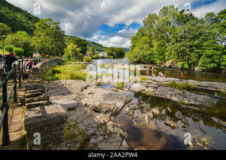 Llangollen, Fluss Dee Dee Valley, Denbighshire, Wales, Großbritannien Stockfoto