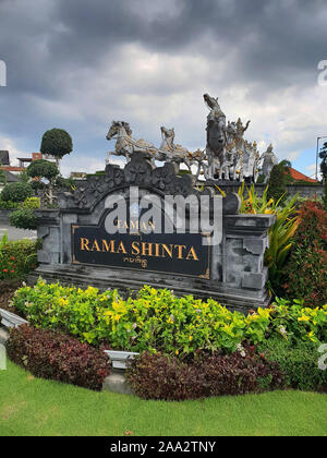 Telajakan Jalan dan Taman Rama sinta Statue, Bali, Indonesien Stockfoto