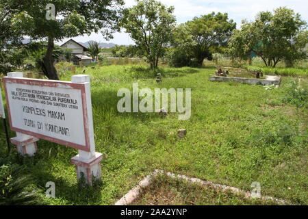 November 6, 2010. Die Umwelt und den Zustand der alten Gräber" Tuan Di Kandang', zerstört nach dem Erdbeben im Indischen Ozean 2004 und Tsunami. Stockfoto