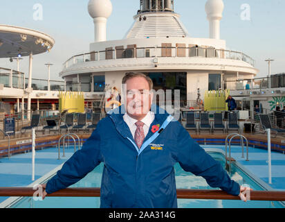 CEO und Chairman von Royal Caribbean Cruises Richard Fain an Bord ihre neuesten Schiff "Quantum der Meere" im Hafen von Southampton in England angedockt. Stockfoto