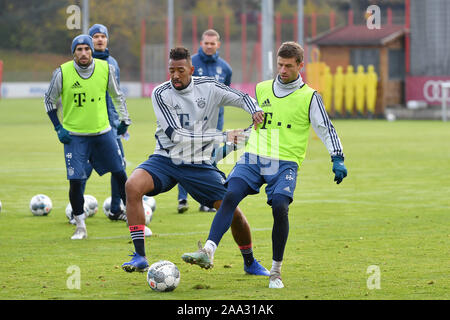 München, Deutschland. Nov, 2019 19. Thomas Mueller (MULLER, Bayern München), Aktion, Duellen gegen Jerome BOATENG (Bayern München). FC Bayern München Training auf dem Saebener Straße. Fußball 1.Bundesliga, Saison 2019/2020, 19.11.2019 | Verwendung der weltweiten Kredit: dpa/Alamy leben Nachrichten Stockfoto